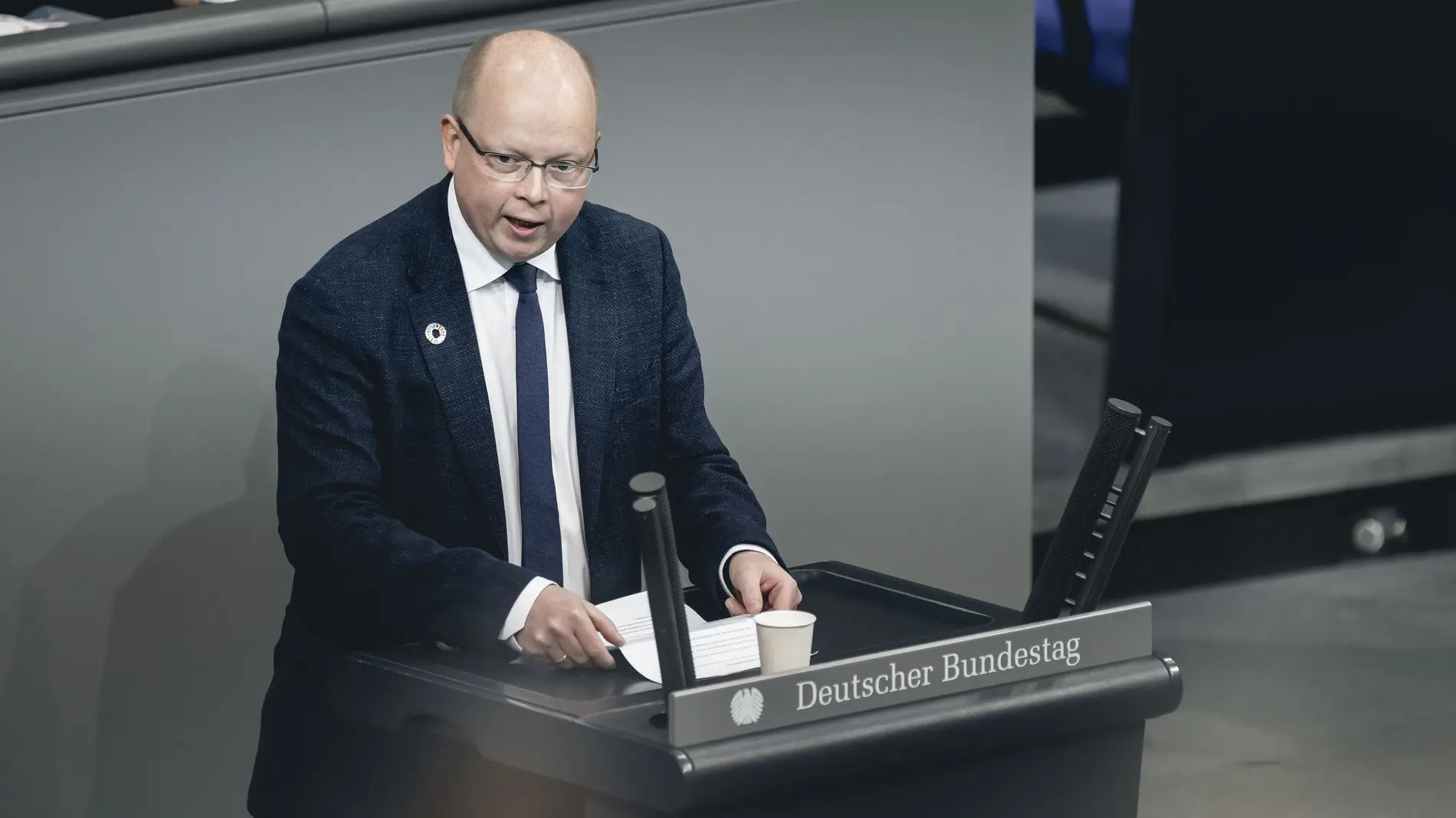 Für den SSW im Bundestag: Stefan Seidler Stefan Siedler hält eine Rede im Plenarsaal.