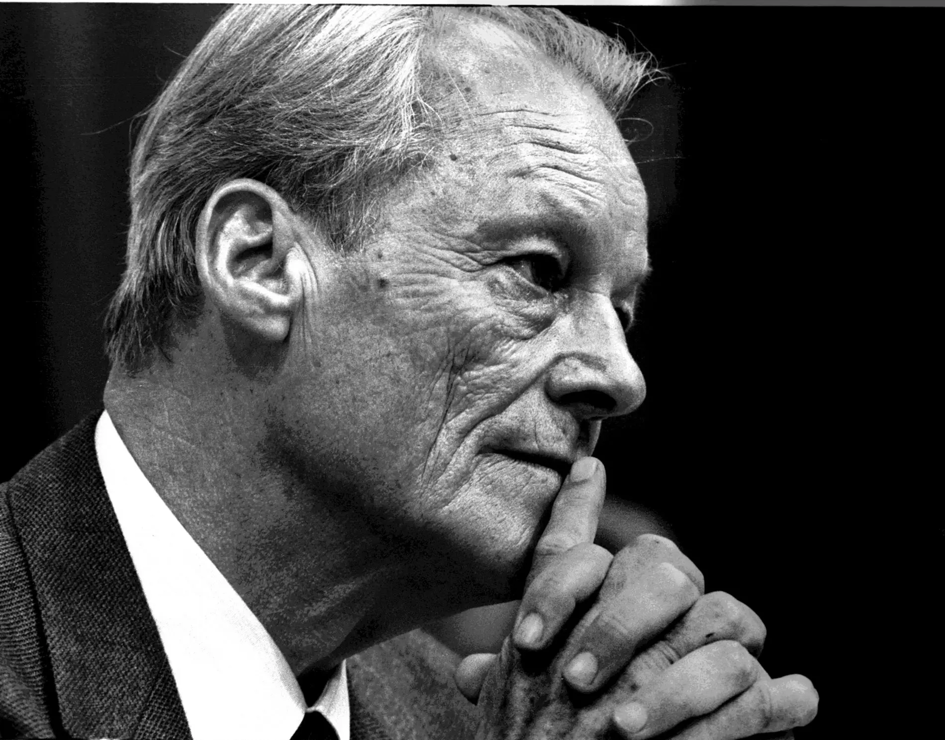 Schwarz-Weiß Bild Willy Brandt im Profil