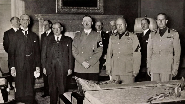 Neville Chamberlain, Édouard Daladier, Adolf Hitler und Benito Mussolini