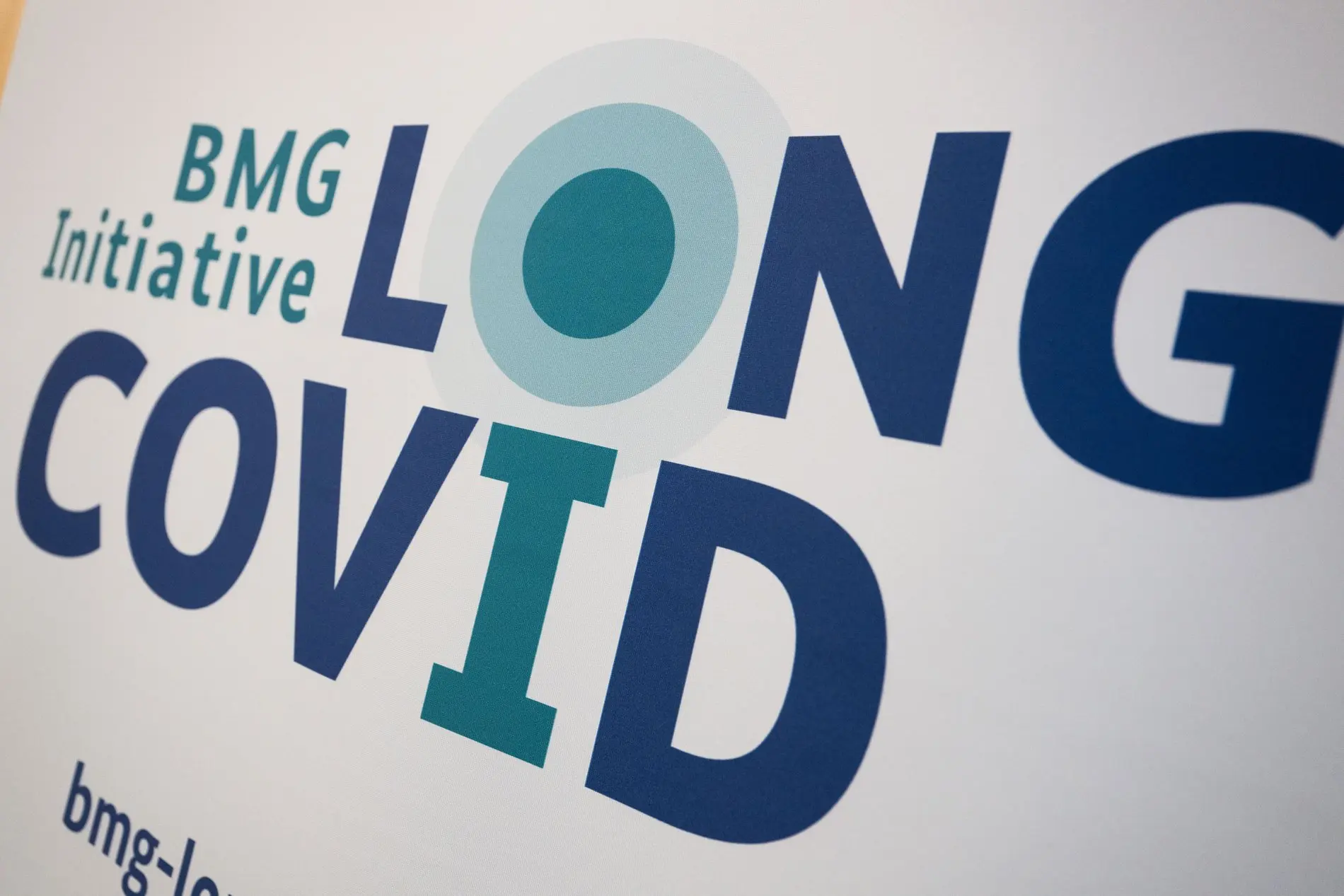 "BMG Initiative Long Covid" steht auf  einem Aufsteller