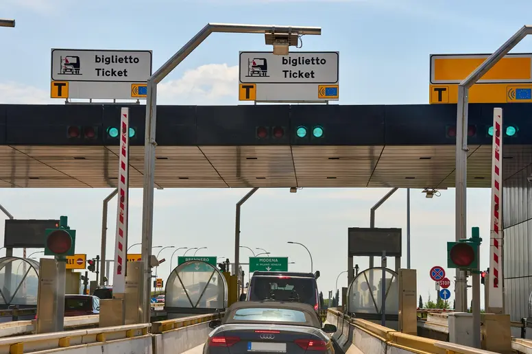 Mautstation auf der Autobahn in Italien