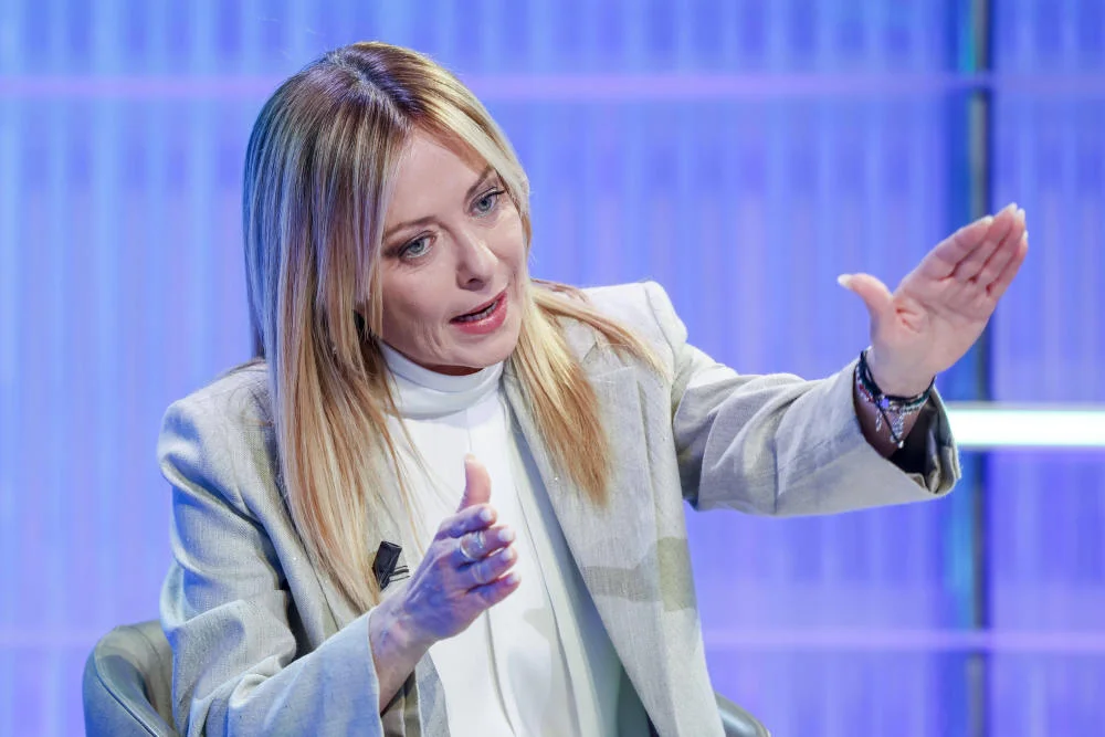 Giorgia Meloni gestikulierend