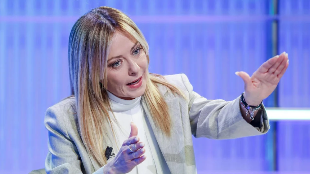 Giorgia Meloni gestikulierend