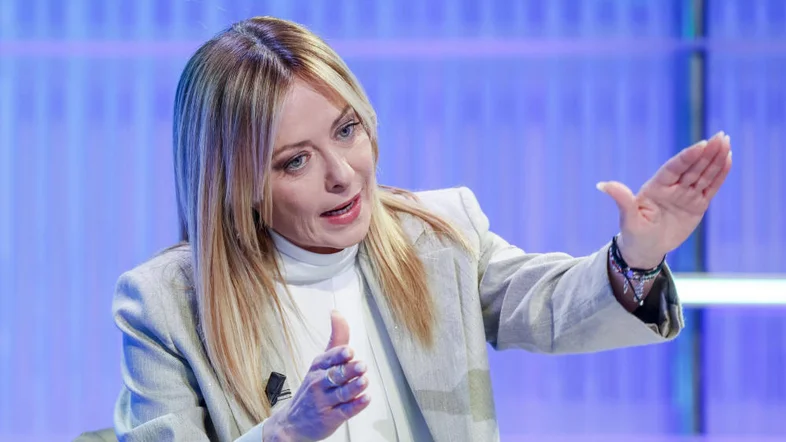 Giorgia Meloni gestikulierend