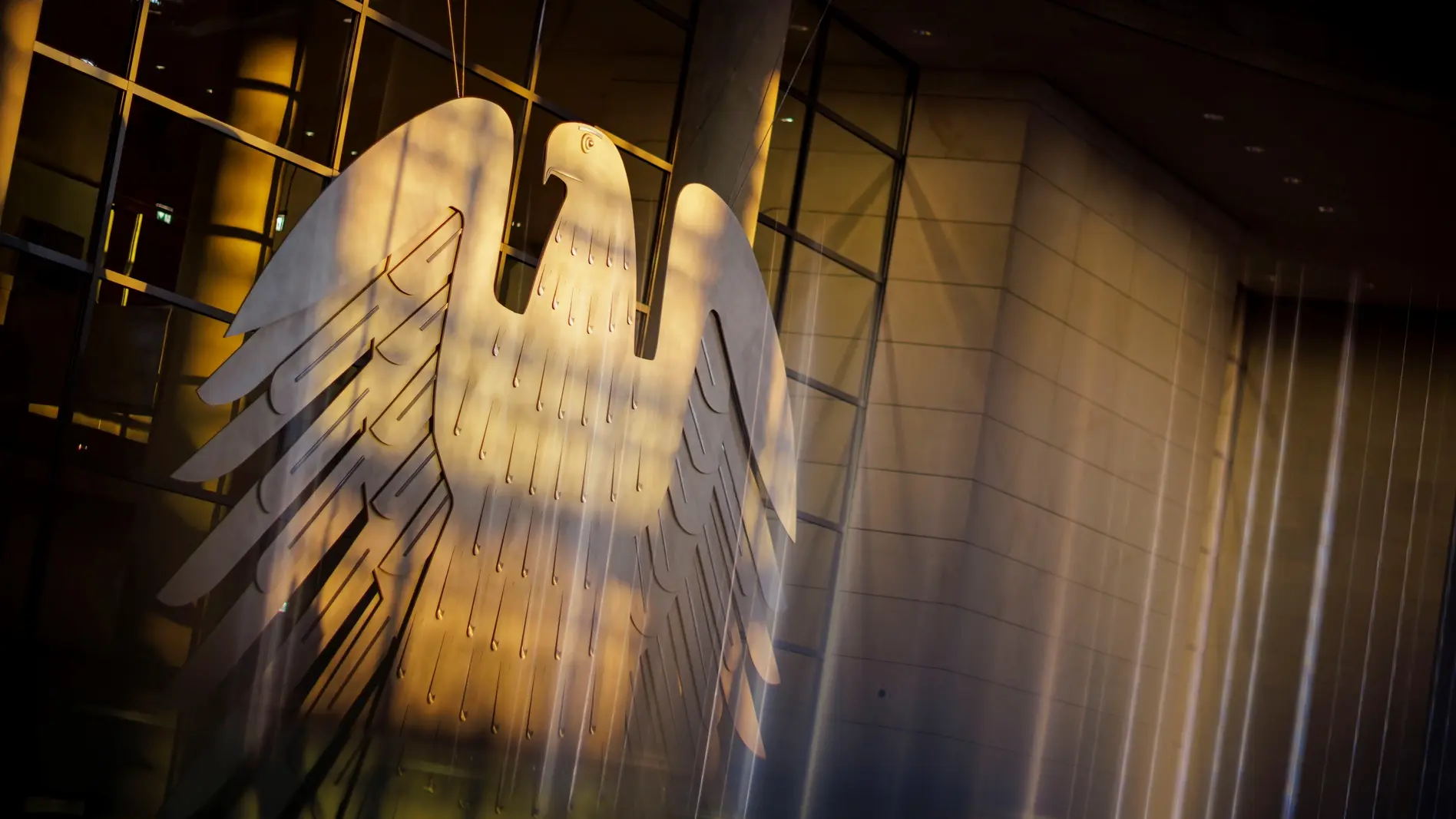 75 Jahre Bundestag Blick auf den Bundestagsadler im Plenarsaal