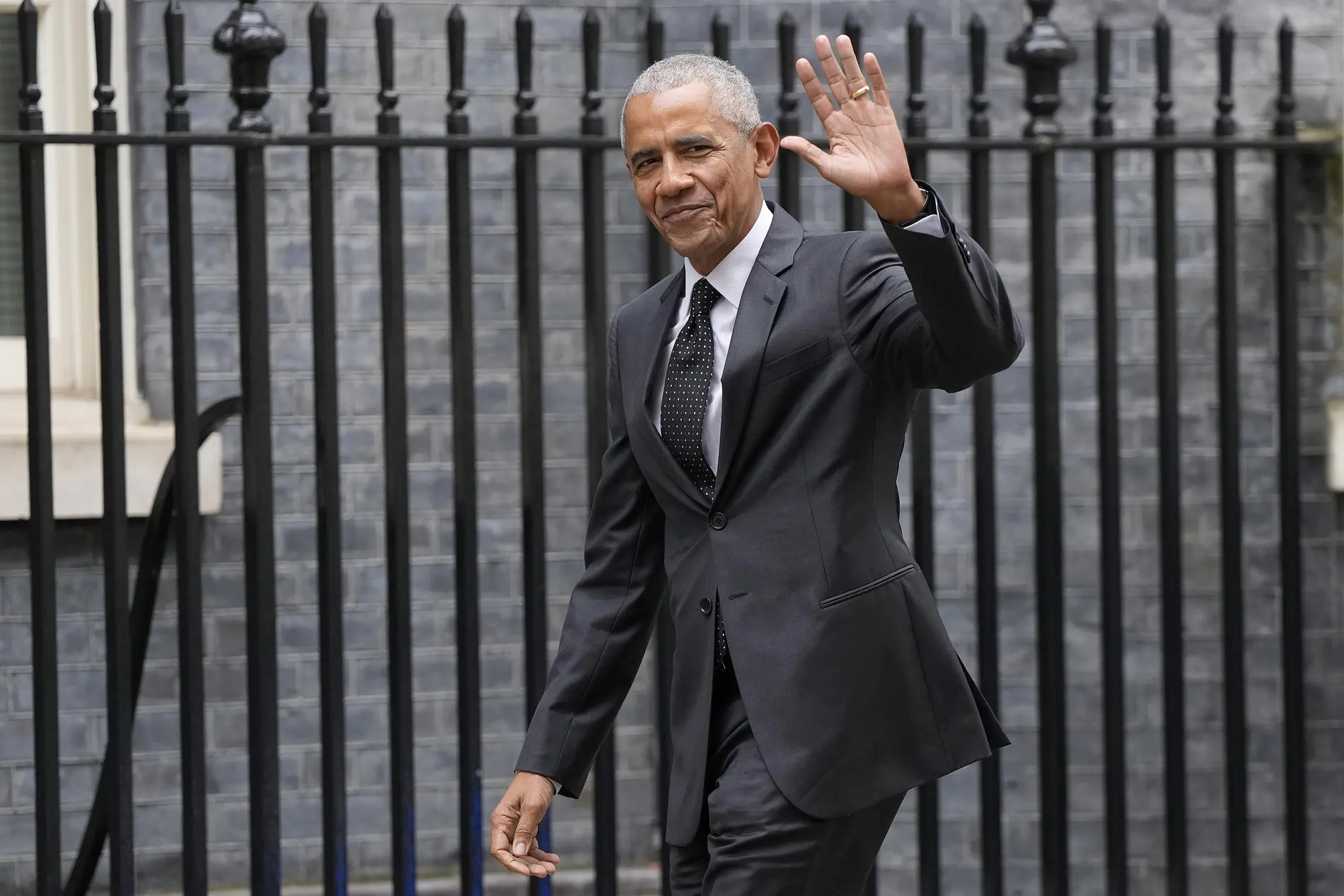 Barack Obama Barack Obama winkt den Zuschauern zu