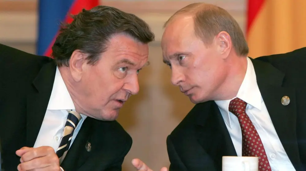 Scheitern der deutschen Russlandpolitik Russlands Präsident Wladimir Putin und Ex-Bundeskanzler Gerhard Schröder.