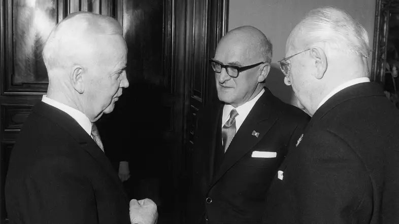 Neujahrsempfang des Bundespräsidenten in der Villa Hammerschmidt: Heinrich Lübke, Gebhard Müller und Friedrich Wilhelm Wagner.