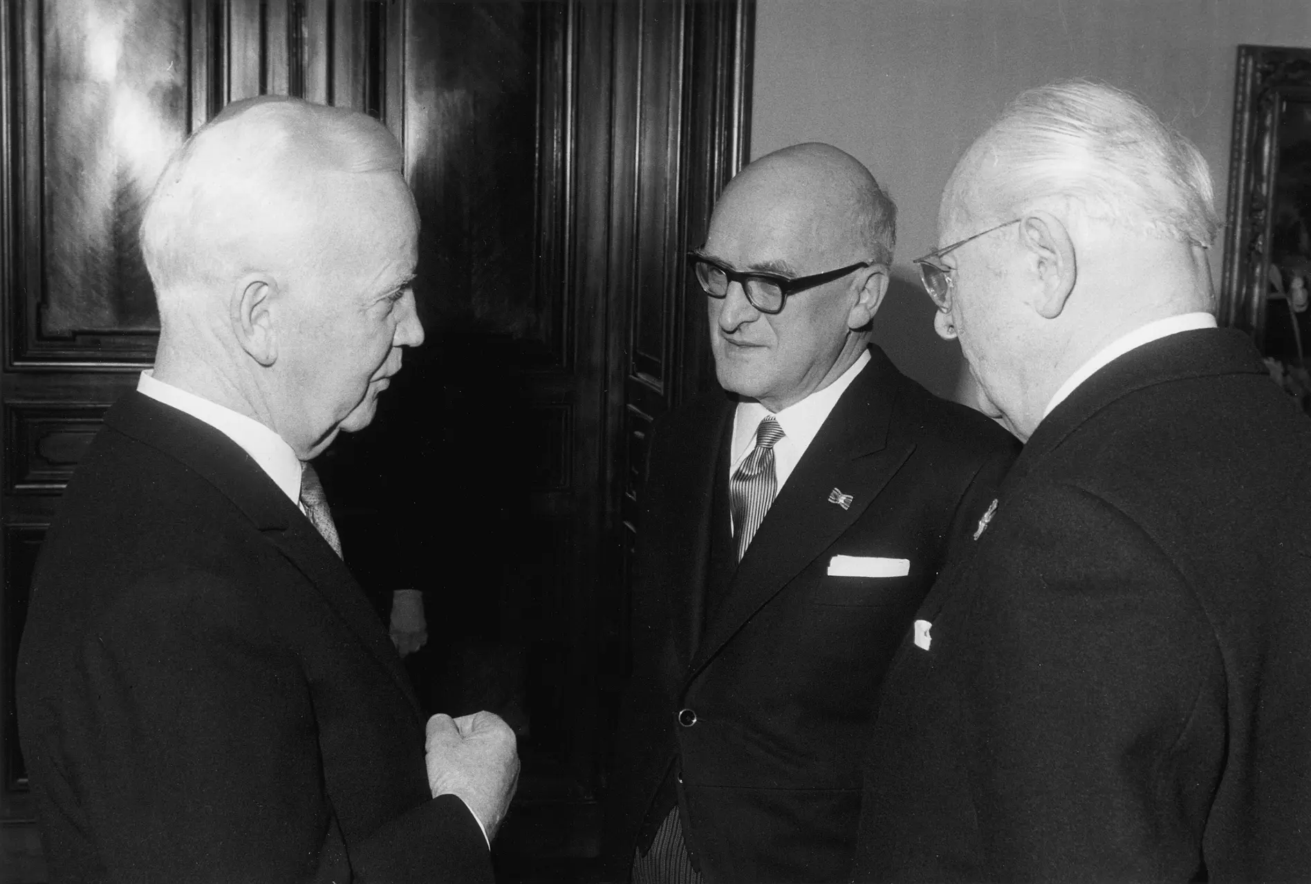 Neujahrsempfang des Bundespräsidenten in der Villa Hammerschmidt: Heinrich Lübke, Gebhard Müller und Friedrich Wilhelm Wagner.