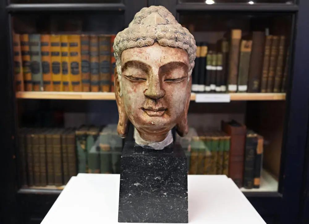 NS-Raubkunst Ein Buddha-Kopf aus Marmor steht im Museum am Rothenbaum.