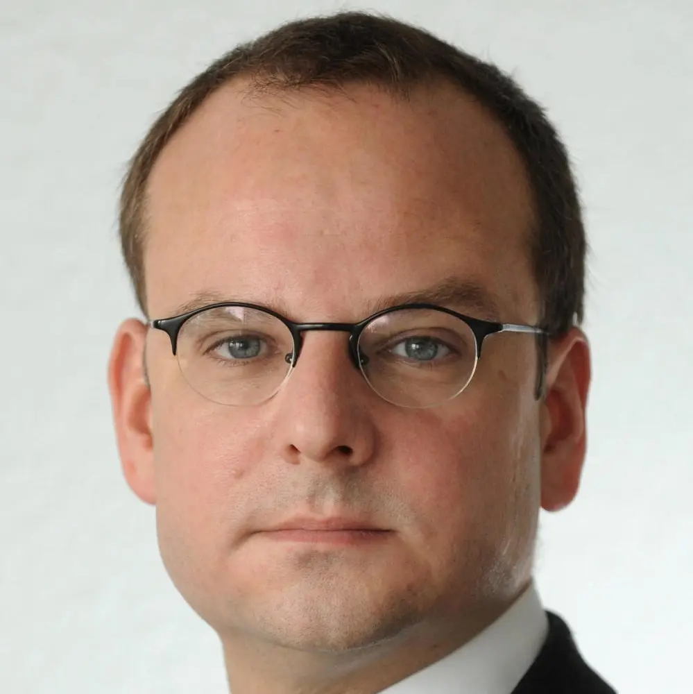 Tim Szent-Iványi im Portrait.