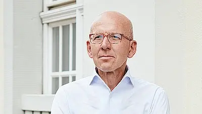 Heinz Bude Porträt von Heinz Bude mit Brille und weißem Hemd