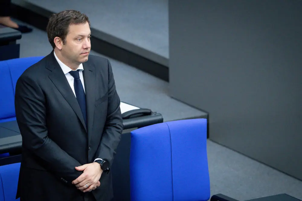 Minister Klingbeil auf der Regierungsbank Lars Klingbeil auf der Regierungsbank