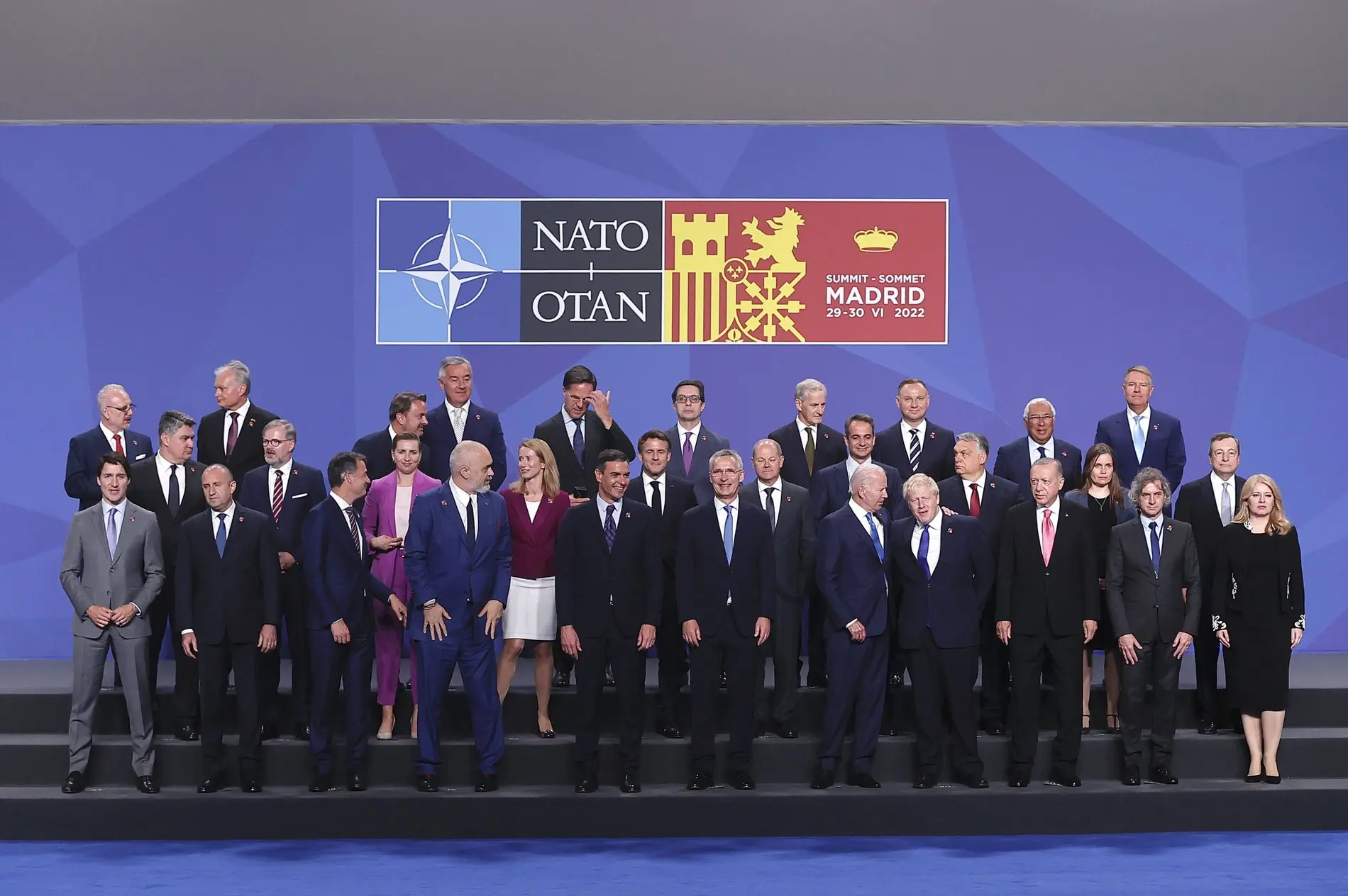 Gruppenfoto der NATO-Staats- und Regierungschefs