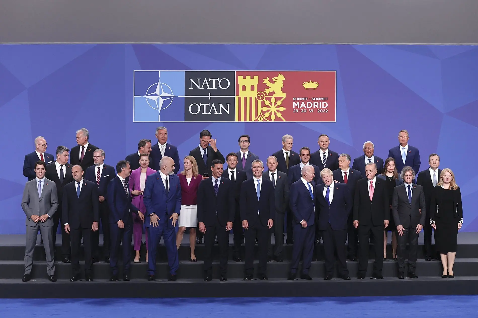 Gruppenfoto der NATO-Staats- und Regierungschefs Gruppenfoto der NATO-Staats- und Regierungschefs