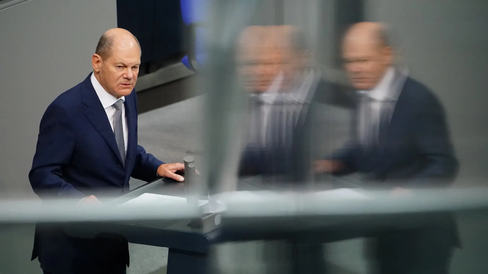 Olag Scholz im Bundestagsplenum Olaf Scholz im Bundestag