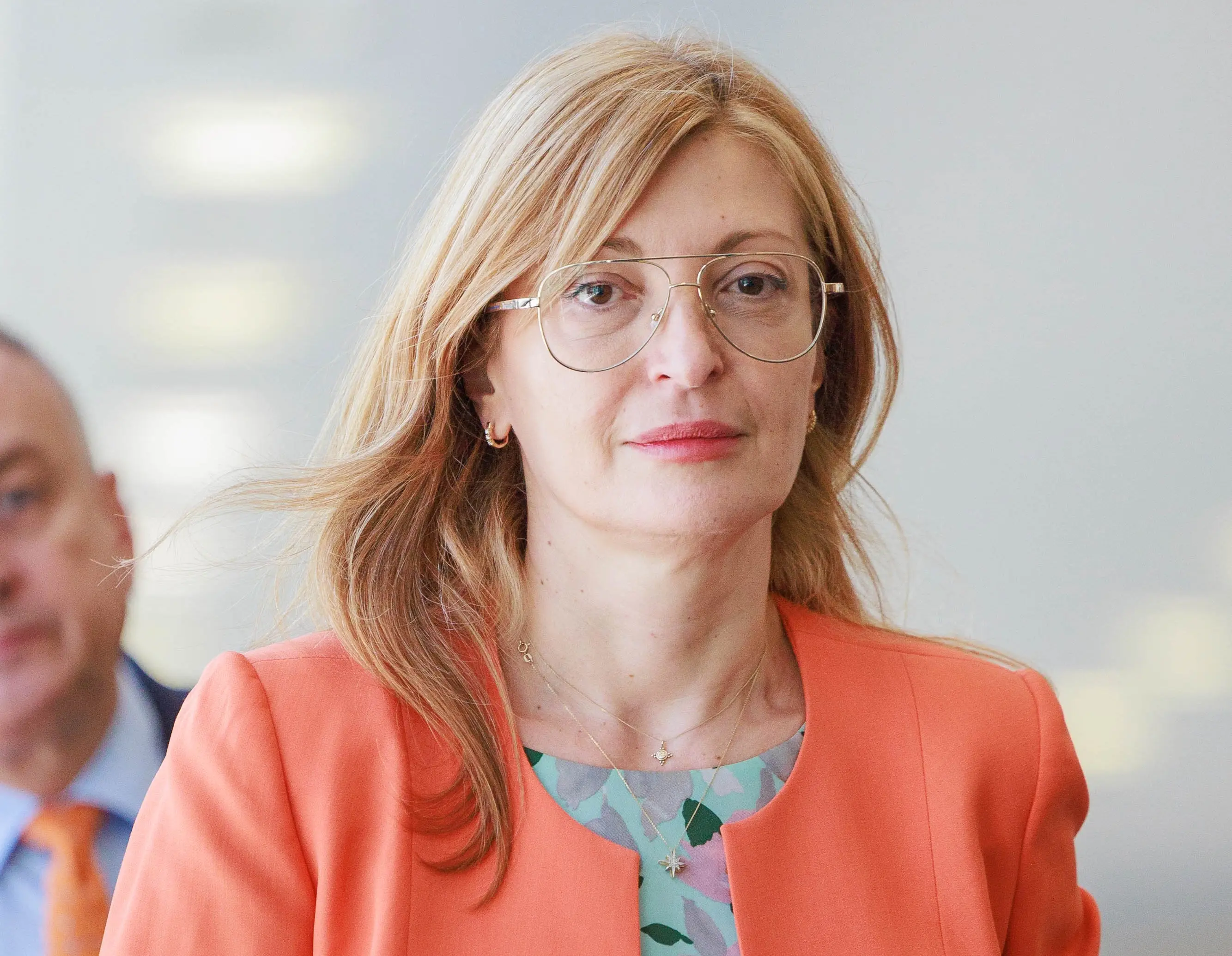 Ekaterina Zaharieva Ekaterina Zaharieva im orangenen Blazer
