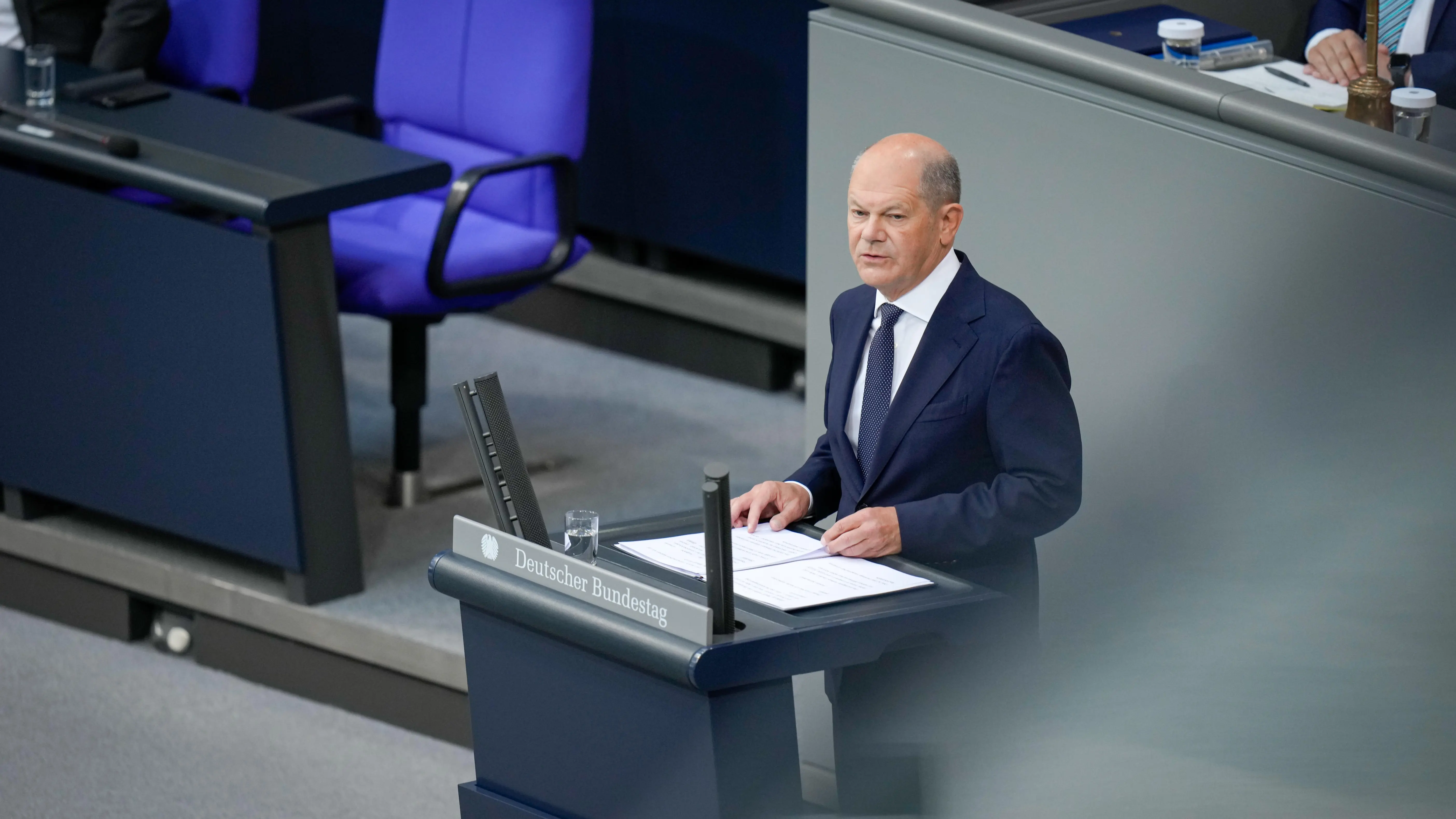 Mehr zum Thema Scholz verkündet doppelten Kurswechsel