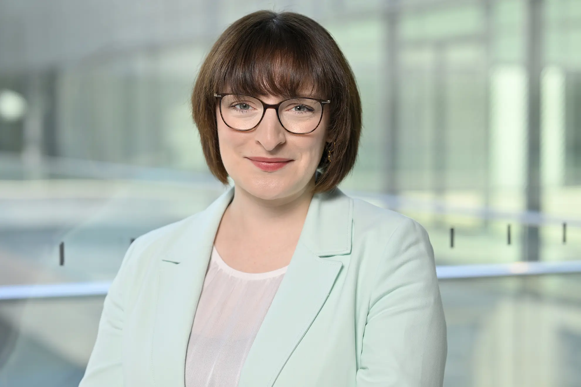 Laura Kraft (Bündnis 90/Die Grünen) Porträt von Laura Kraft mit Brille