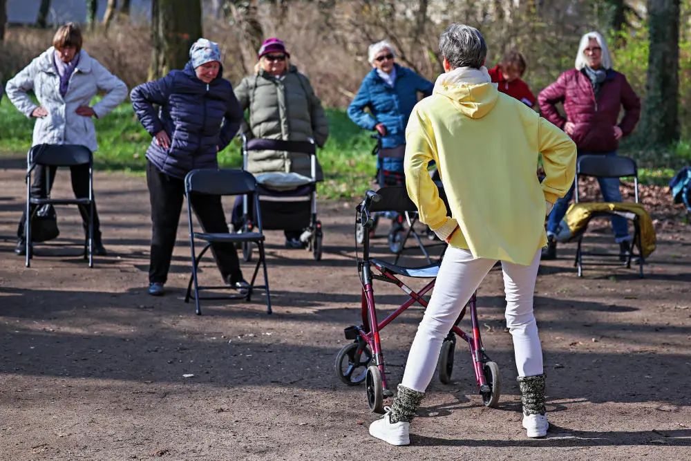 Müterrente Rollator-Yoga für Senioren im Schlosspark Köthen