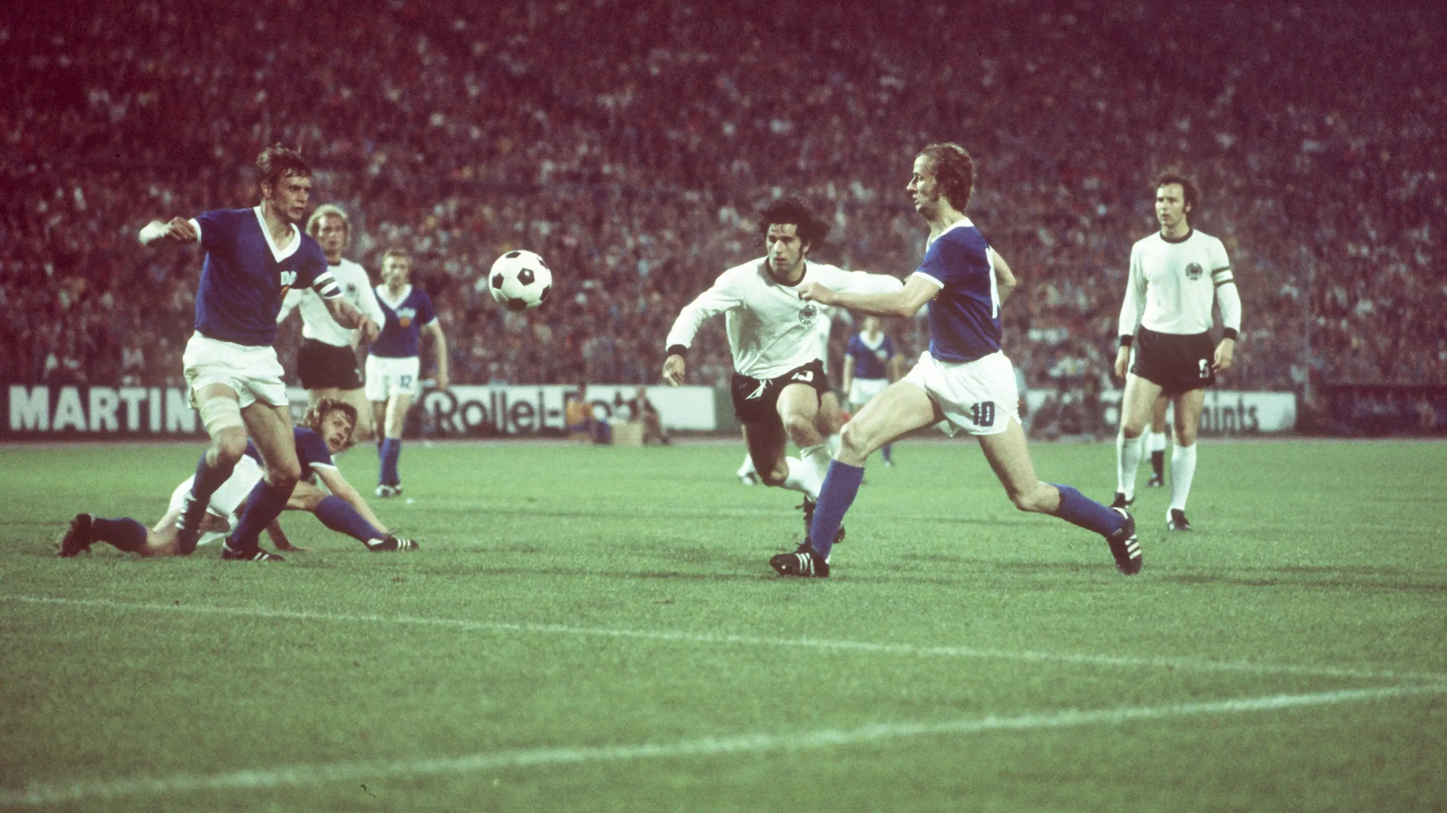 Fußballspiel 1974 BRD gegen die DDR Szene aus dem WM-Spiel 1974, BRD gegen die DDR