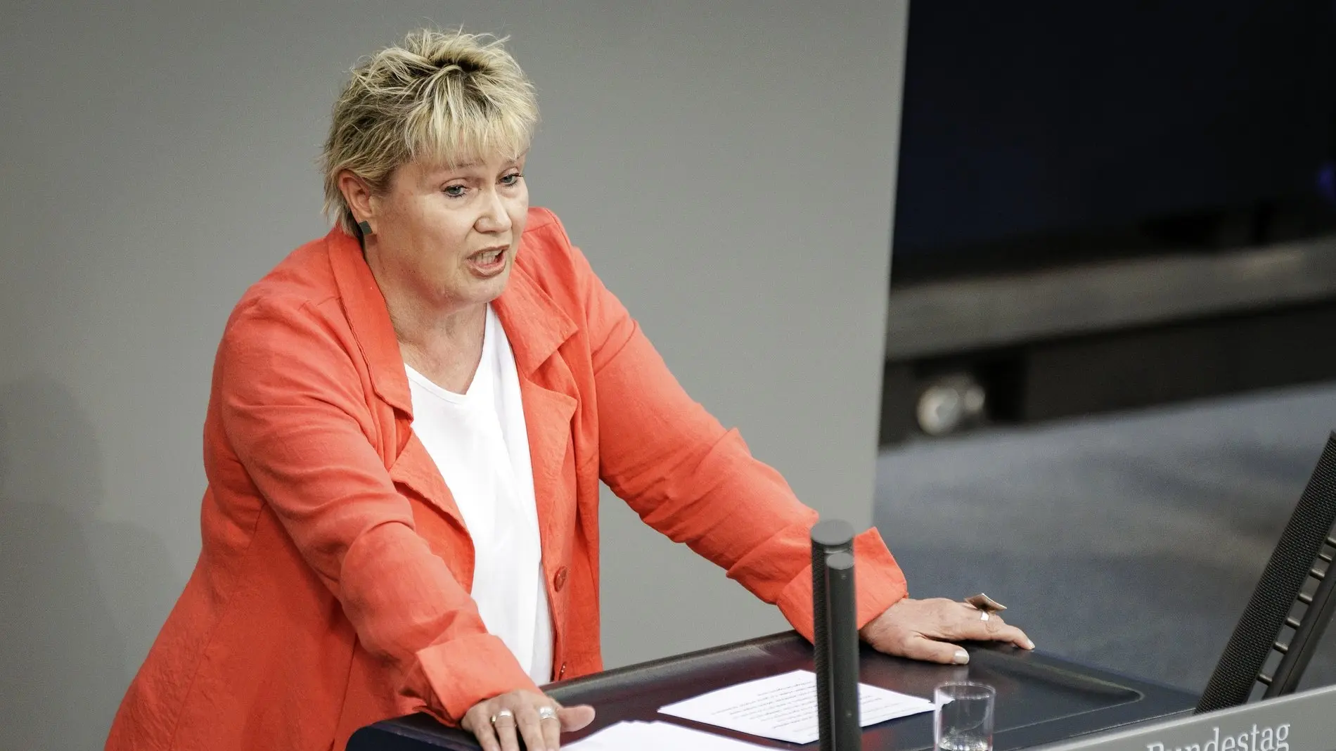 Gabriela Heinrich hält eine Rede im Deutschen Bundestag.