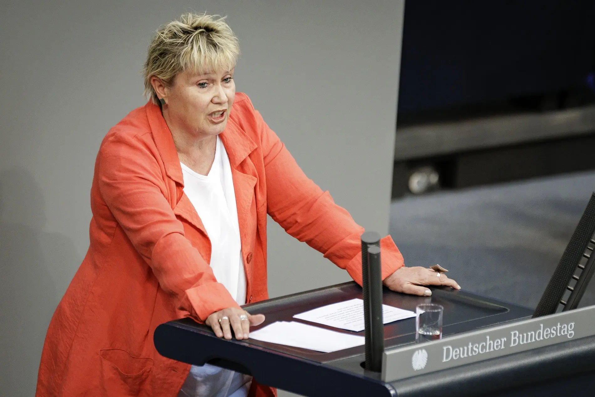 Gabriela Heinrich hält eine Rede im Deutschen Bundestag.