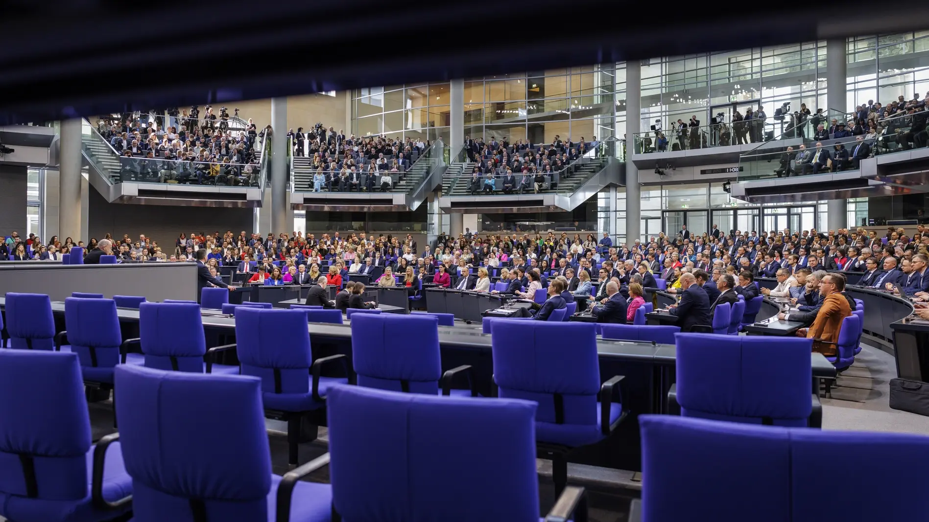 Darüber wird diese Woche im Bundestagsplenum debattiert Blick von der Regierungsbank in den Plenarsaal des Bundestages