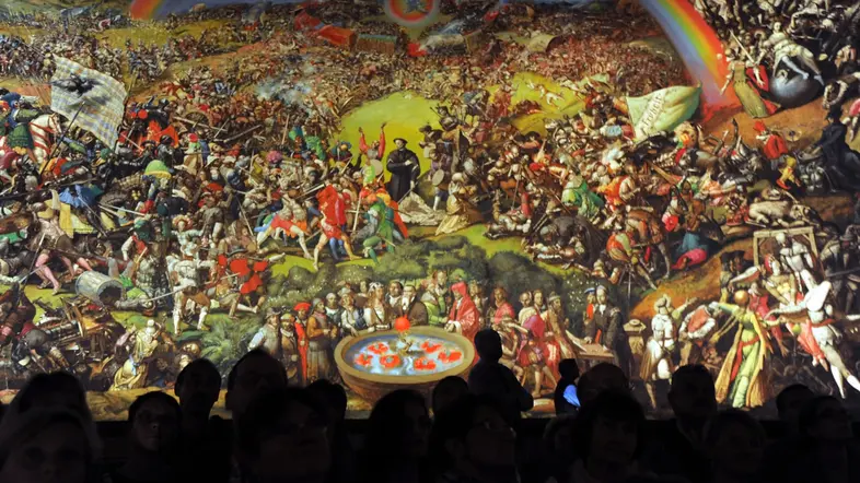 Besucher vor dem Gemälde "Frühbürgerliche Revolution in Deutschland"