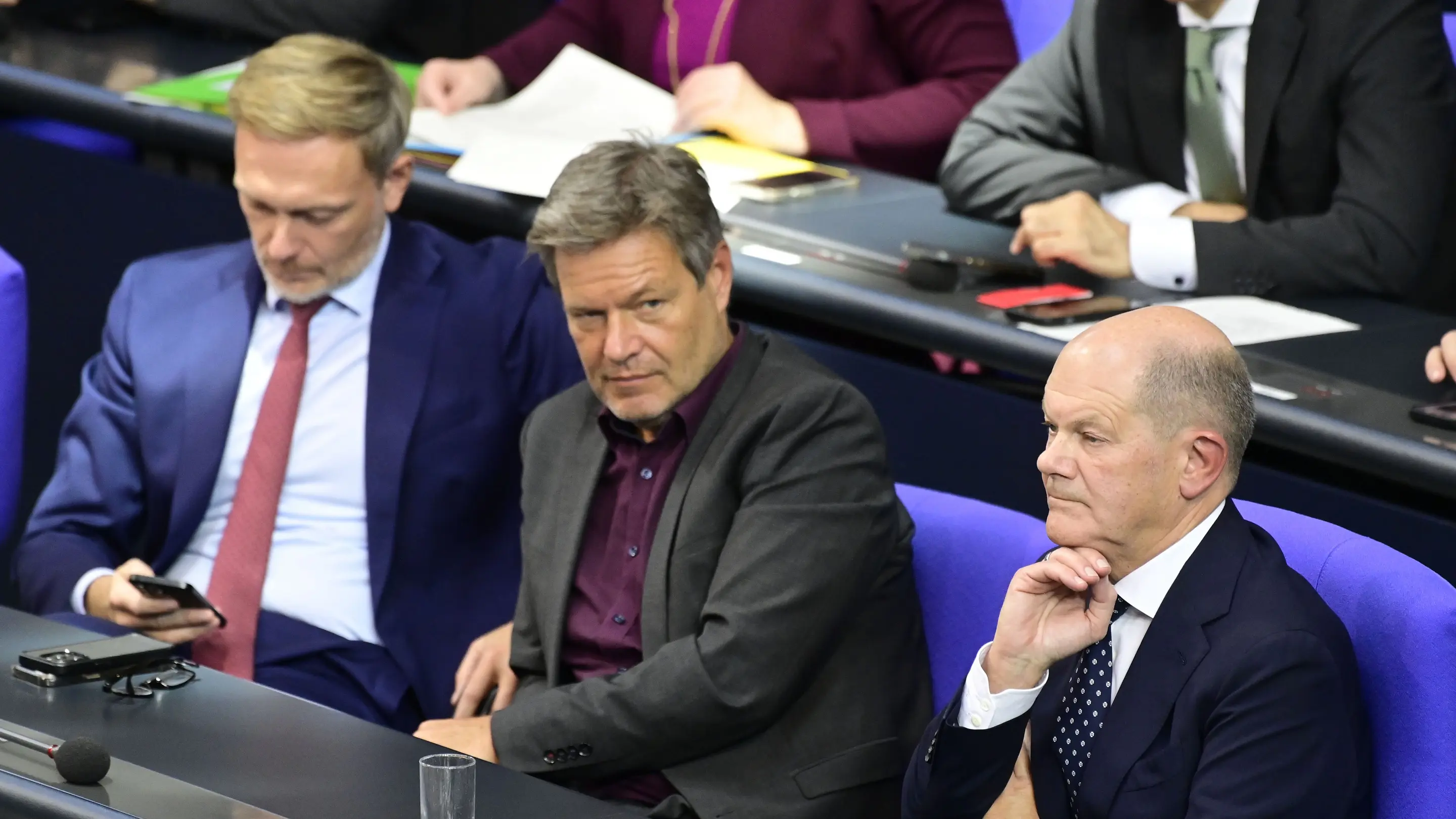 Christian Lindner, Robert Habeck und Olaf Scholz Christian Lindner, Robert Habeck und Olaf Scholz auf der Regierungsbank
