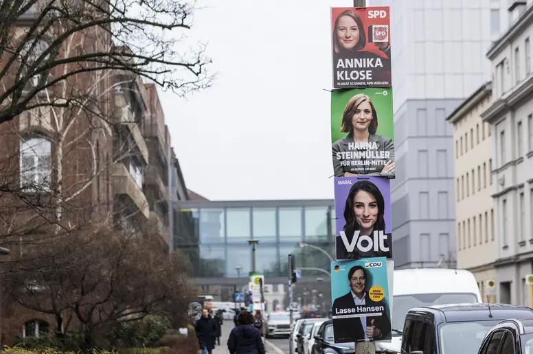 Wahlplakate zur Bundestagswahl 2025 aufgenommen in Berlin.