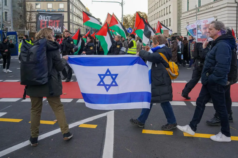 Demonstrationen in München Demonstrationen in München mit Israel-Flagge