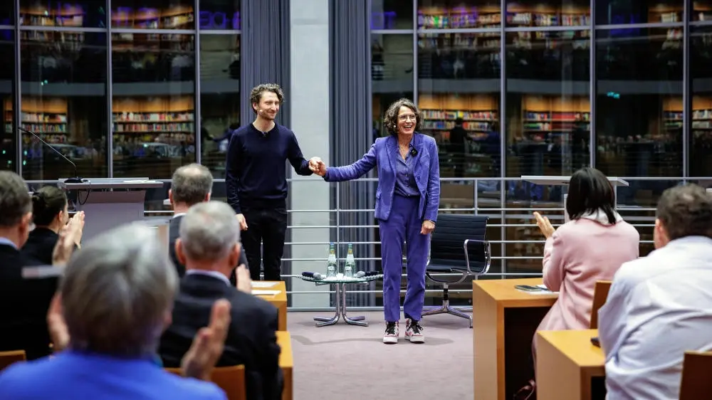 Die Schauspieler Moritz Heidelbach und Ulrike Folkerts nach der Lesung.