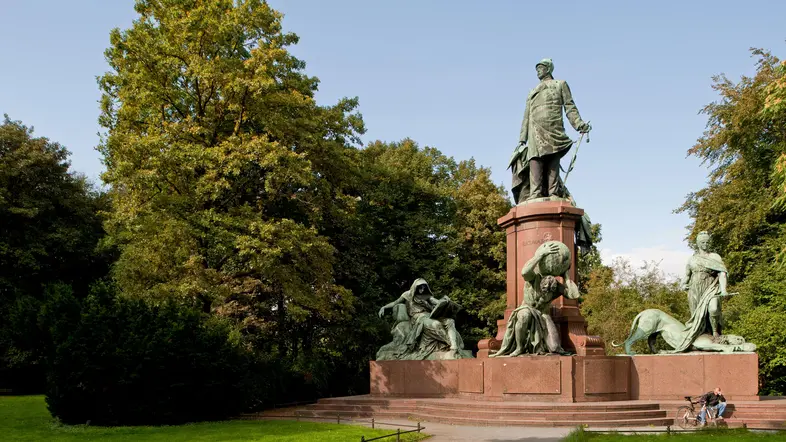 Das 1901 eingeweihte Bismarck-Nationaldenkmal im Berliner Tiergarten