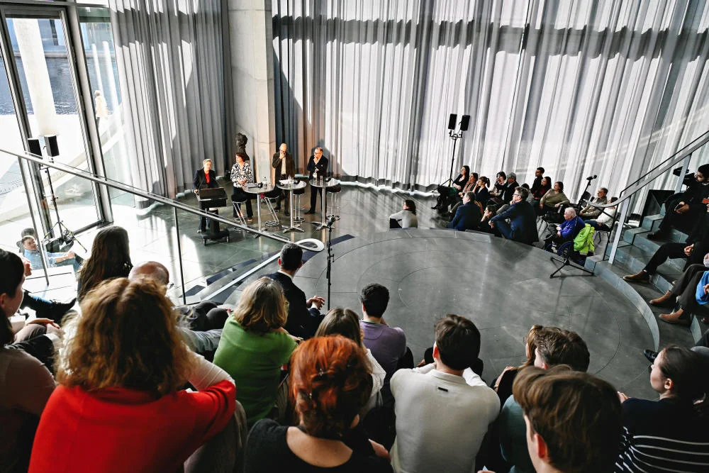 Blick auf die Gesprächsrunde des Forum W zum Thema „Demokratie - Geschichte?“