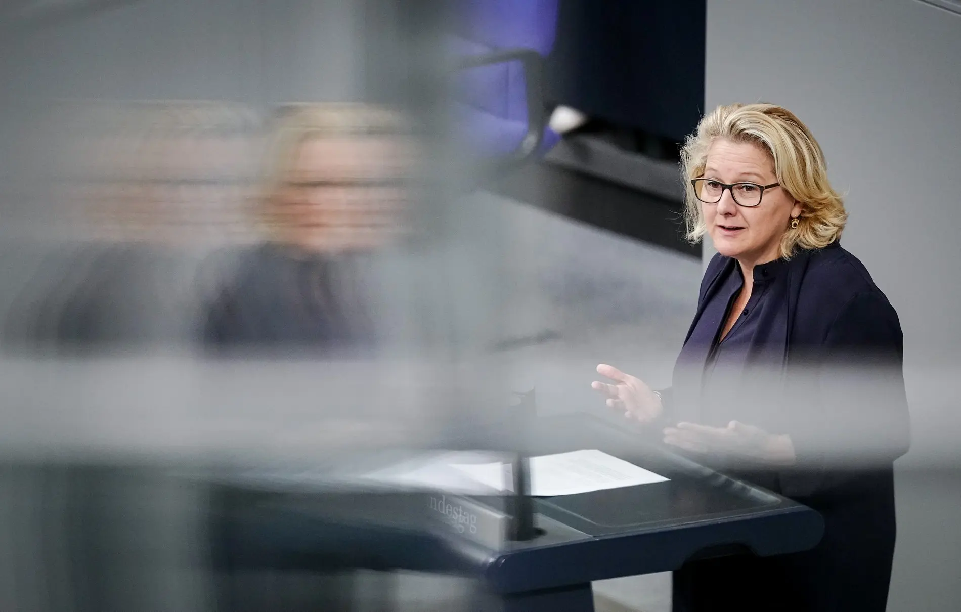 Svenja Schulze (SPD), spricht im Bundestag zu den Abgeordneten.