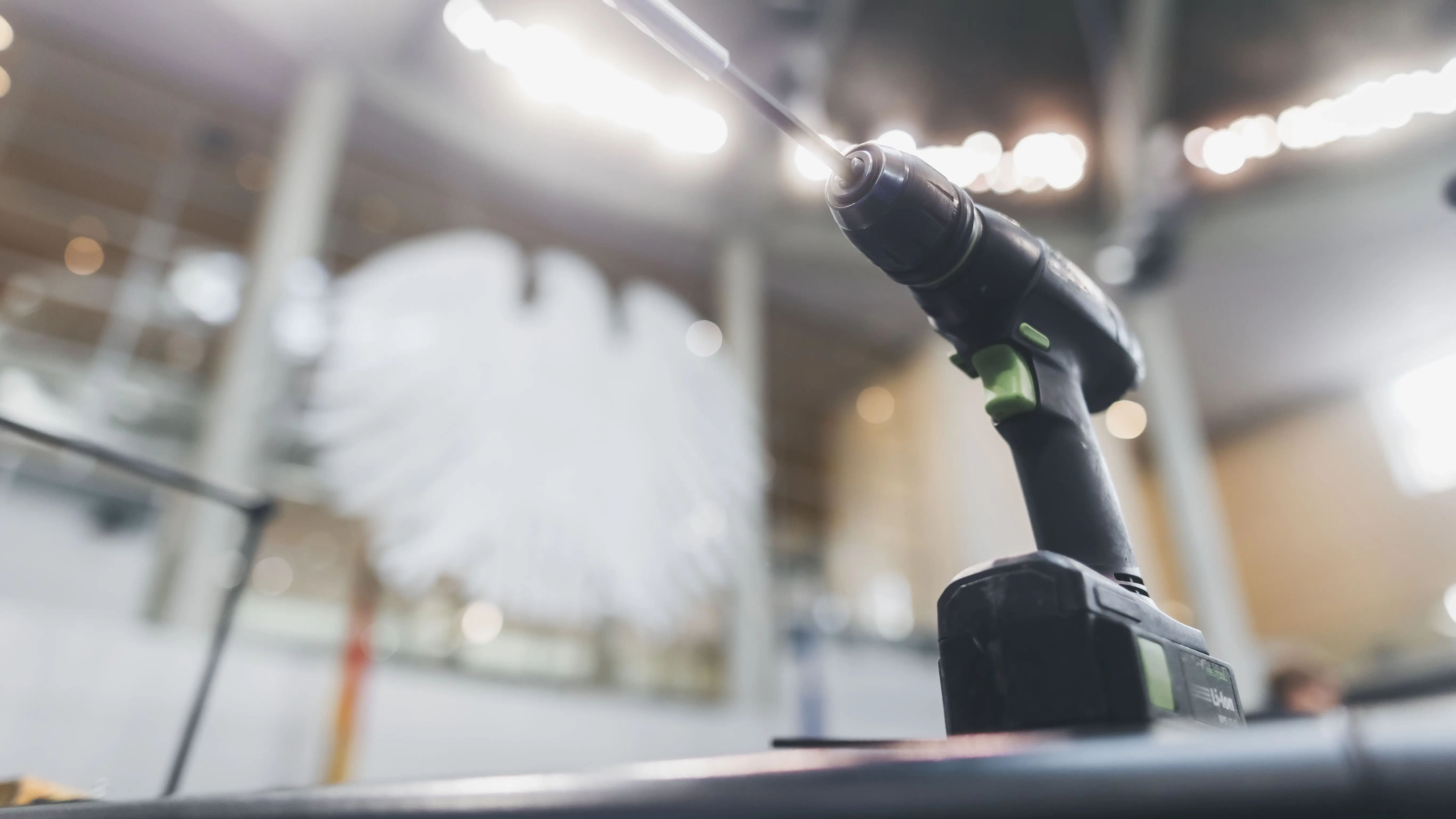 Umbau des Plenums Akkuschrauber im Plenarsaal