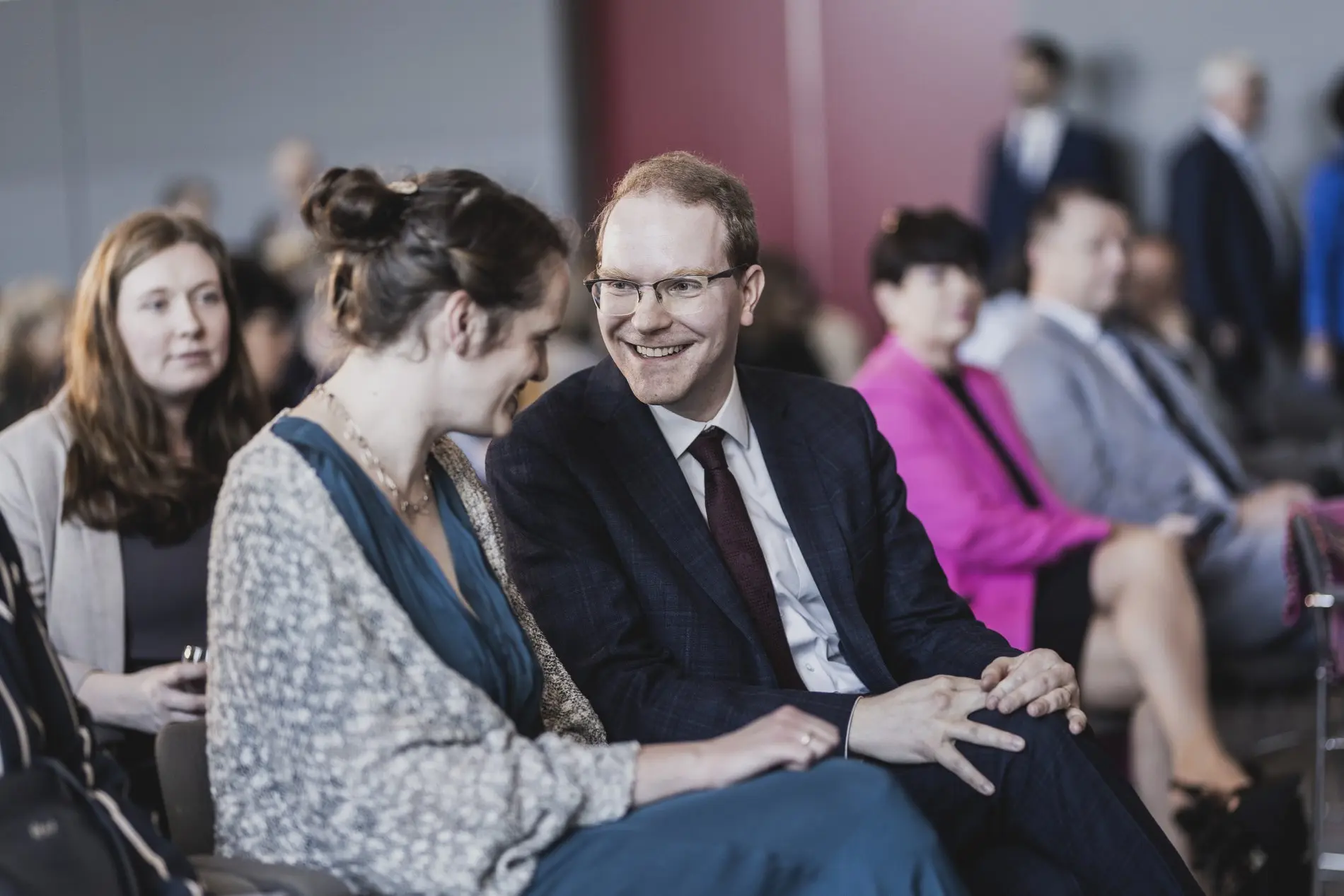 Die Preisträger Mechthild Roos und Oliver Haardt Der Wissenschaftspreis 2023 geht an Mechthild Roos und Oliver Haardt