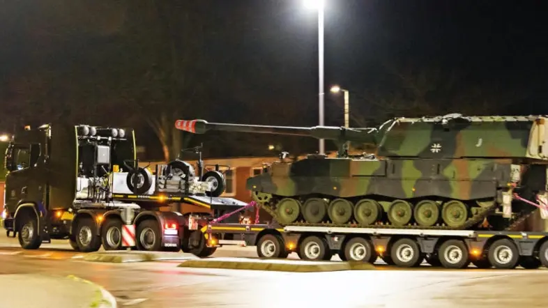Verlegung von Panzerhaubitzen der Bundeswehr aus der Lüneburger Heide nach Litauen
