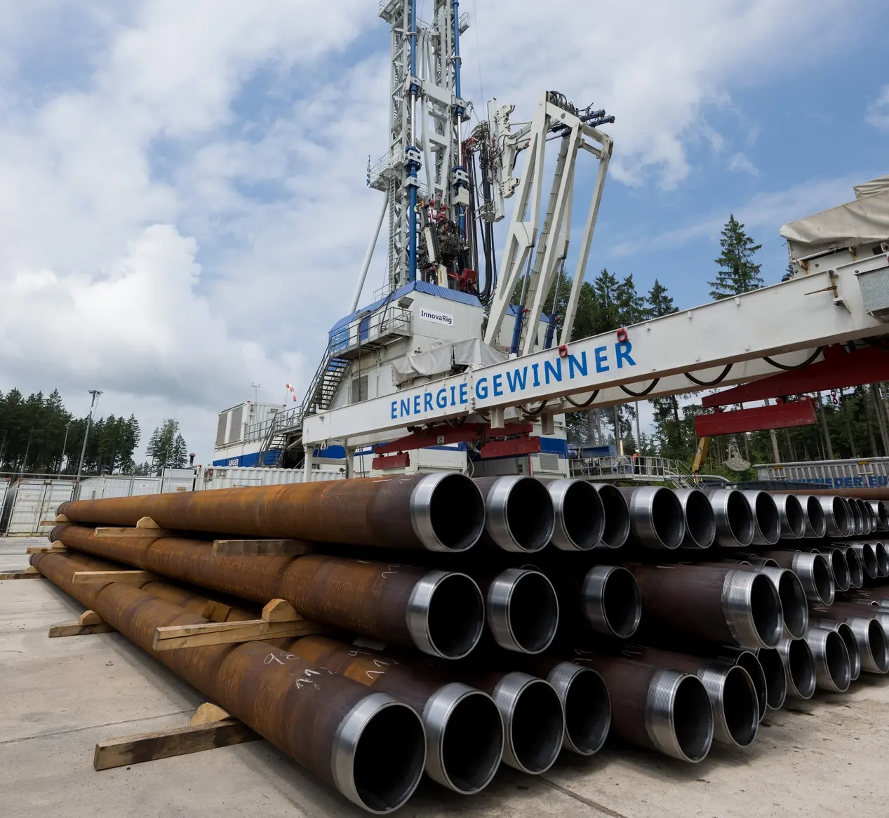 Röhren bei der Geothermie-Bohrung Laufzorn II.
