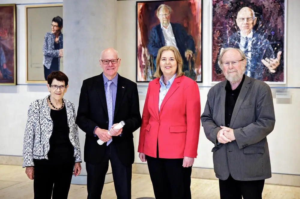 Bärbel Bas, Norbert Lammert, Wolfgang Thierse und Rita Süßmuth vor Portraits