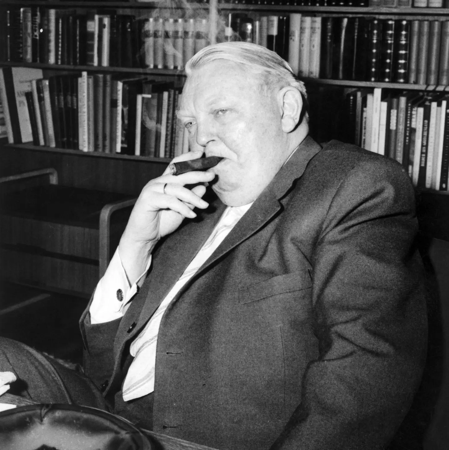 Ludwig Erhard mit Zigarre