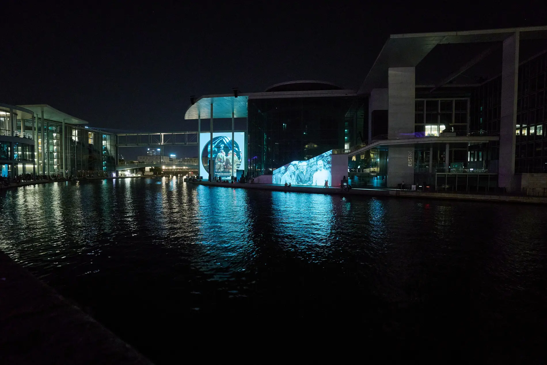 Film- und Licht­projektion im Parlaments­viertel