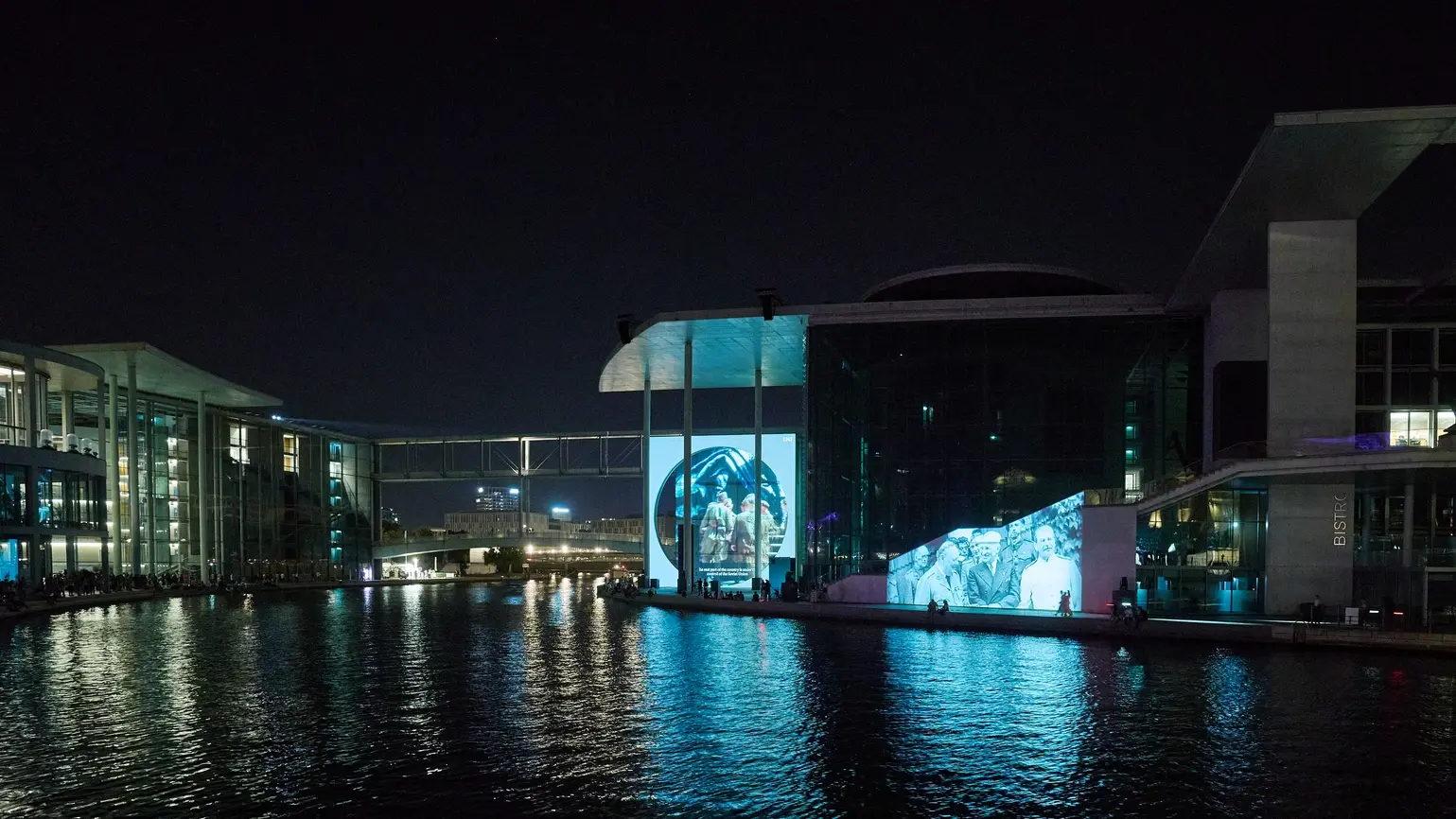 Film- und Licht­projektion im Parlaments­viertel