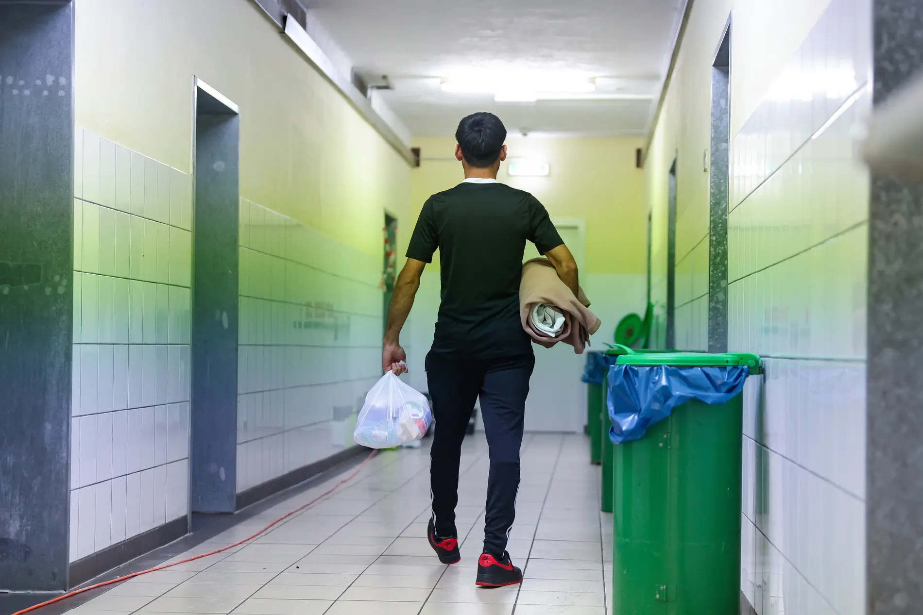 Ein Migrant in der Zentralen Aufnahmeeinrichtung für Asylbewerber in Bayern