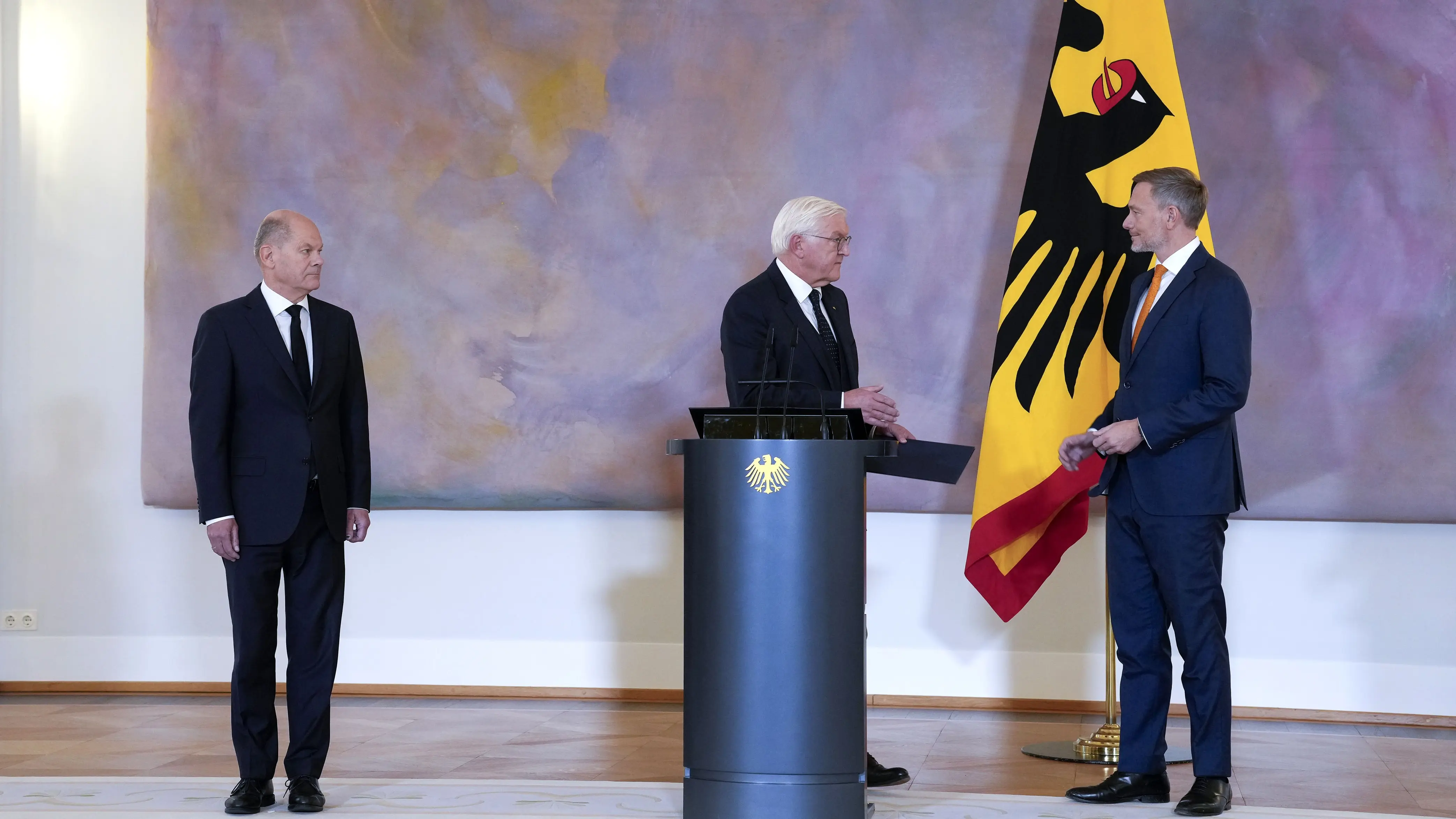 Olaf Scholz, Frank-Walter Steinmeier und Christian Lindner bei dessen Entlassung Olaf Scholz, Frank-Walter Steinmeier und Christian Lindner bei dessen Entlassung