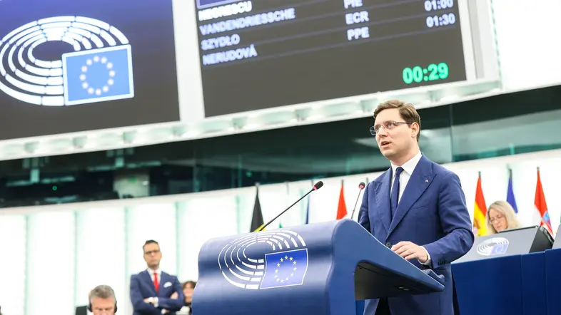 Victor Negrescu am Rednerpult im EU-Parlament