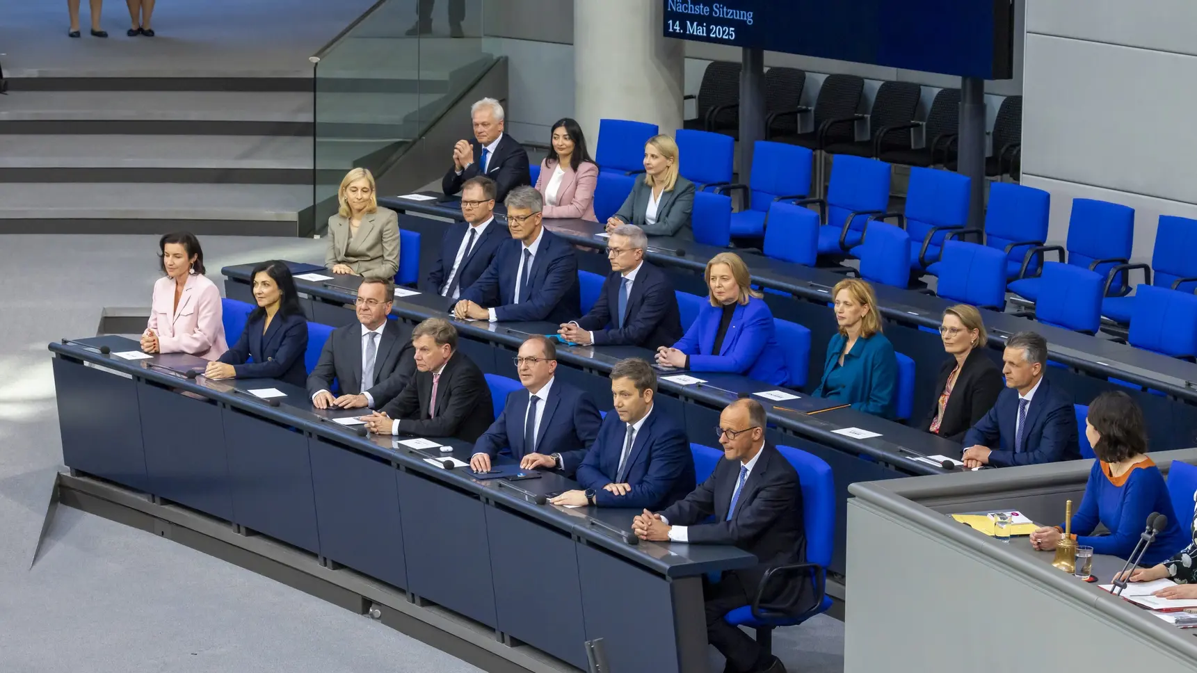 Das neue Kabinett Übersicht über das neue Bundeskabinett auf der Regierungsbank im Bundestag