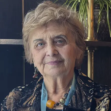 Tova Friedman im Portrait