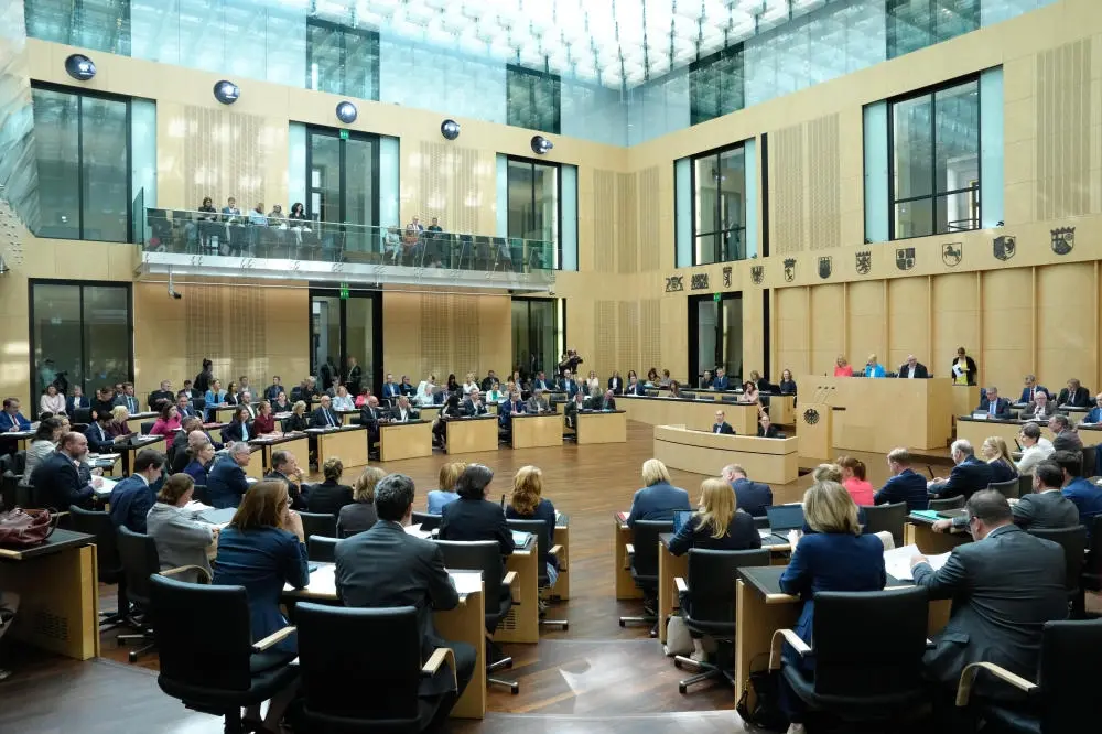 Der Deutsche Bundesrat Blick in den Plenarsaal des Bundesrates bei der 1046. Plenarsitzung in Berlin.